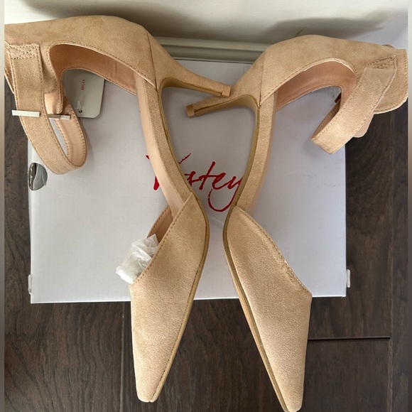 Vostey Milan Heels Tan/Nude Suede Ankle Strap Shoes size 11 NWT - Picture 3 of 10
